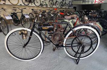 CycleMotor (EE. UU.), fabricado entre 1919 y 1924. Motor monocilíndrico de 119 cc, refrigerados por aire, alcanzaban un rendimiento de 160 km/h, transmisión por correa en la rueda trasera